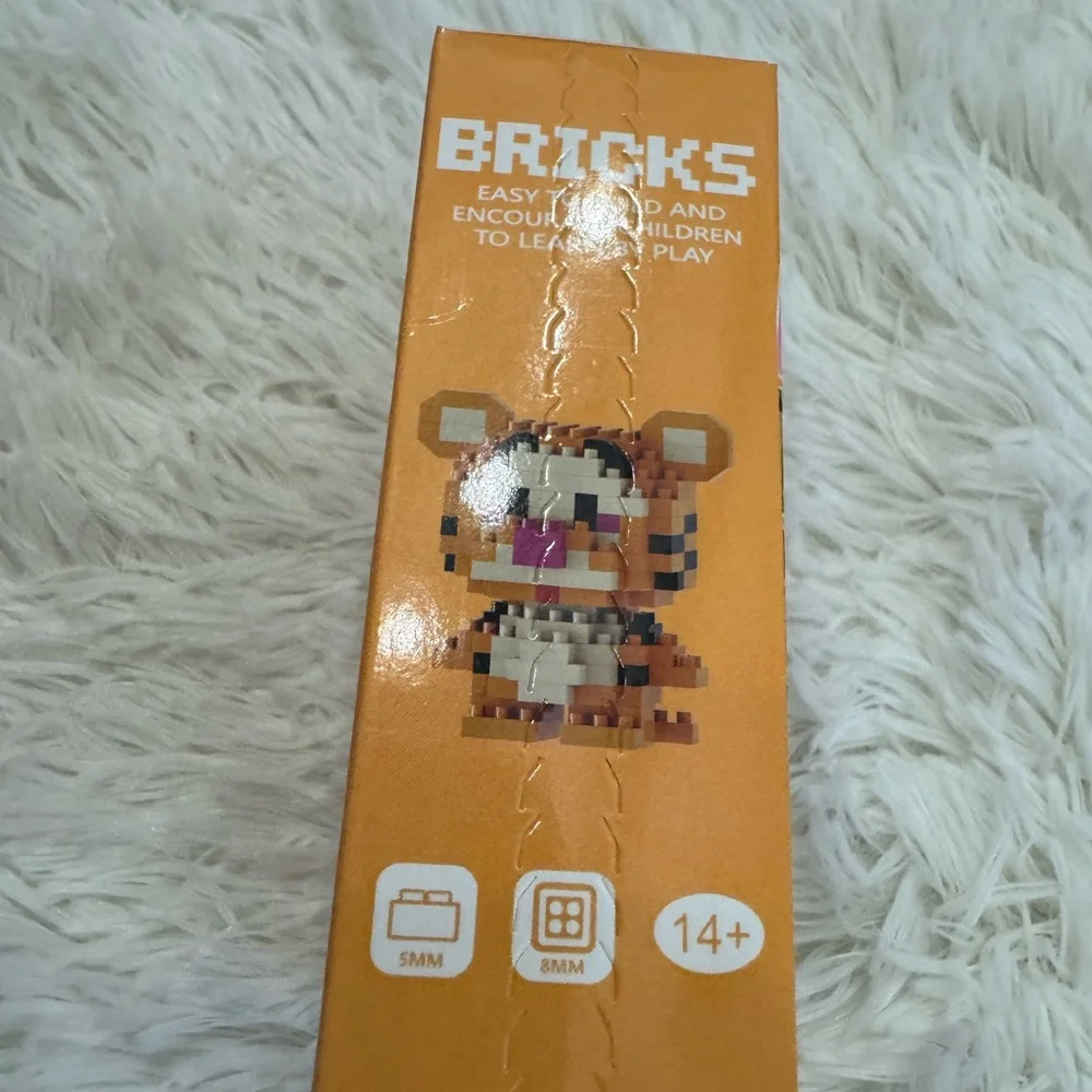 Tiger Winnie the Pooh BRICKS Make A Wise Life Orange Pixel Building Set - 170pcs